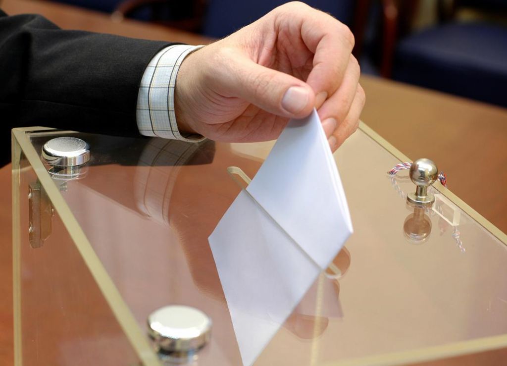 Εκλογές : Εννέα υπουργοί αναζητούν εκλογική περιφέρεια