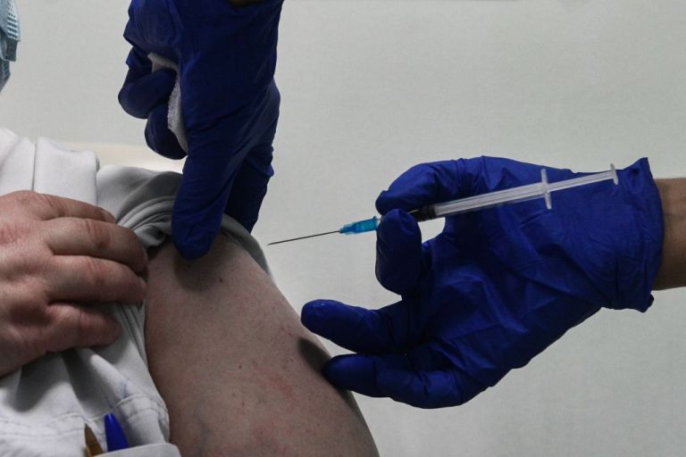 Δημόπουλος : Δεν συνδέεται με τον εμβολιασμό το σύνδρομο που παρουσίασε η νοσηλεύτρια στην Κέρκυρα