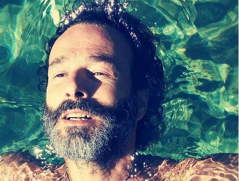 Θανάσης Ευθυμιάδης : Παραδίδει μαθήματα έρωτα στο Instagram