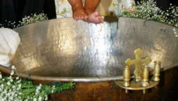 Ρουμανία: Θάνατος βρέφους κατά τη βάπτιση στην Ορθόδοξη Εκκλησία