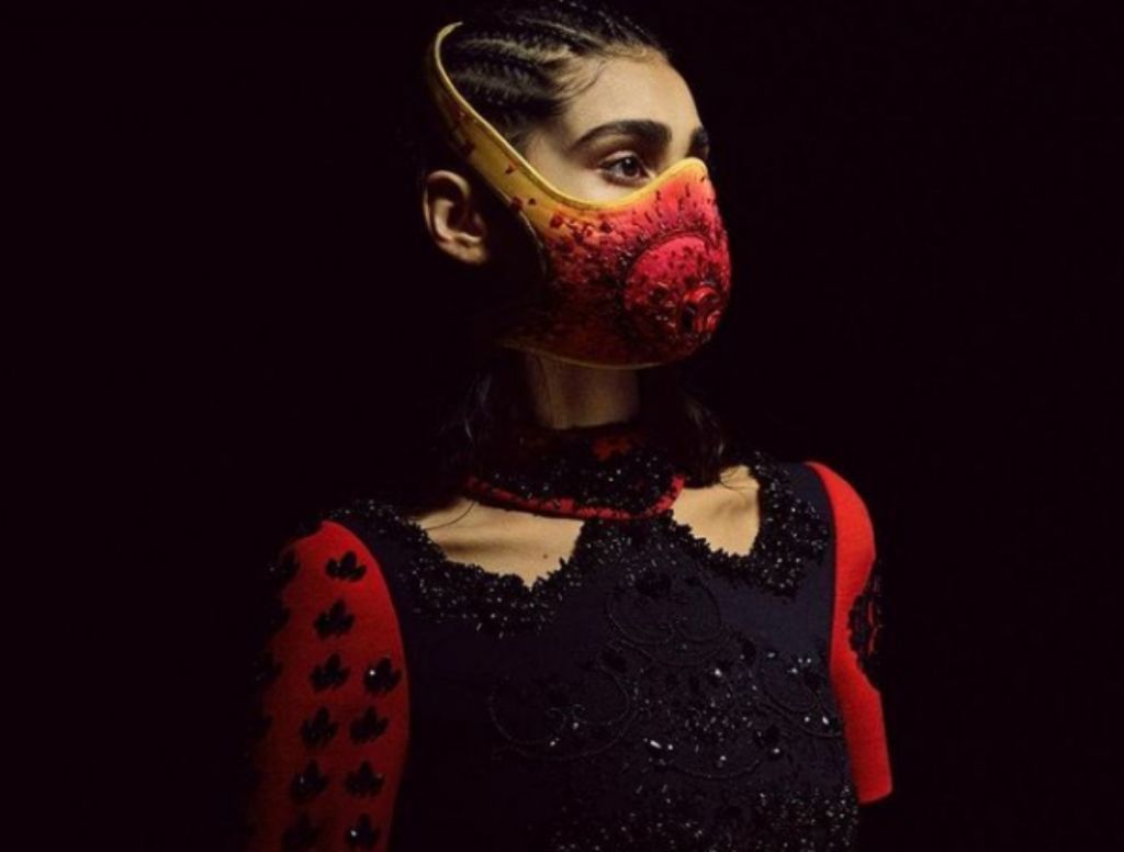 Μάσκες υψηλής προστασίας και… υψηλής ραπτικής