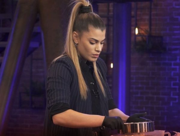 MasterChef: Ο βραστήρας παίκτριας και η «σωτήρια» παρέμβαση Κοντιζά