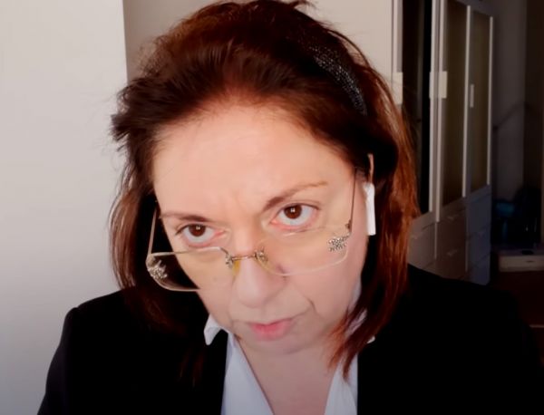 Σοφία Μουτίδου: Τρολάρει την Μενδώνη – «Μη σας πω δεν ήξερα καν τον πρωθυπουργό»