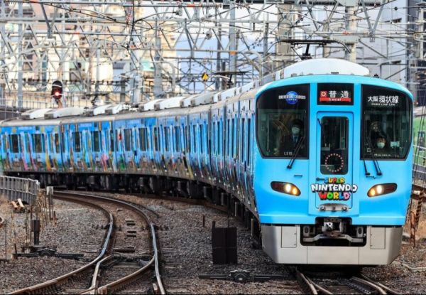 Ένα Super Nintendo τρένο ξεκινά τις διαδρομές του στην Ιαπωνία