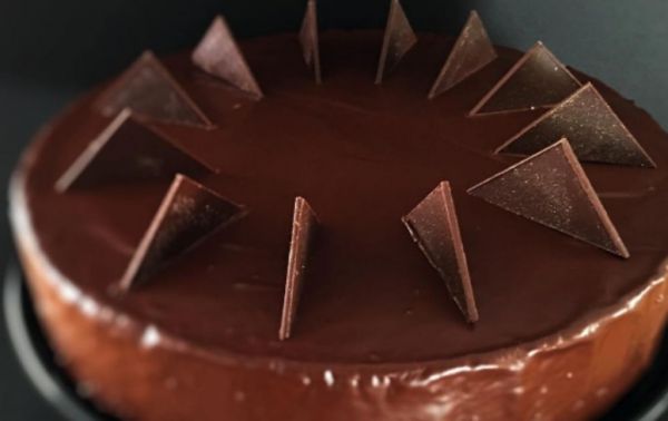 Η απόλυτη τούρτα του Αγίου Βαλεντίνου: Τούρτα κάστανο με μαύρη σοκολάτα