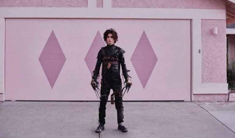 Τιμοτέ Σαλαμέ : Γίνεται ο γιος του «Ψαλιδοχέρη» πλάι στην Γουινόνα Ράιντερ