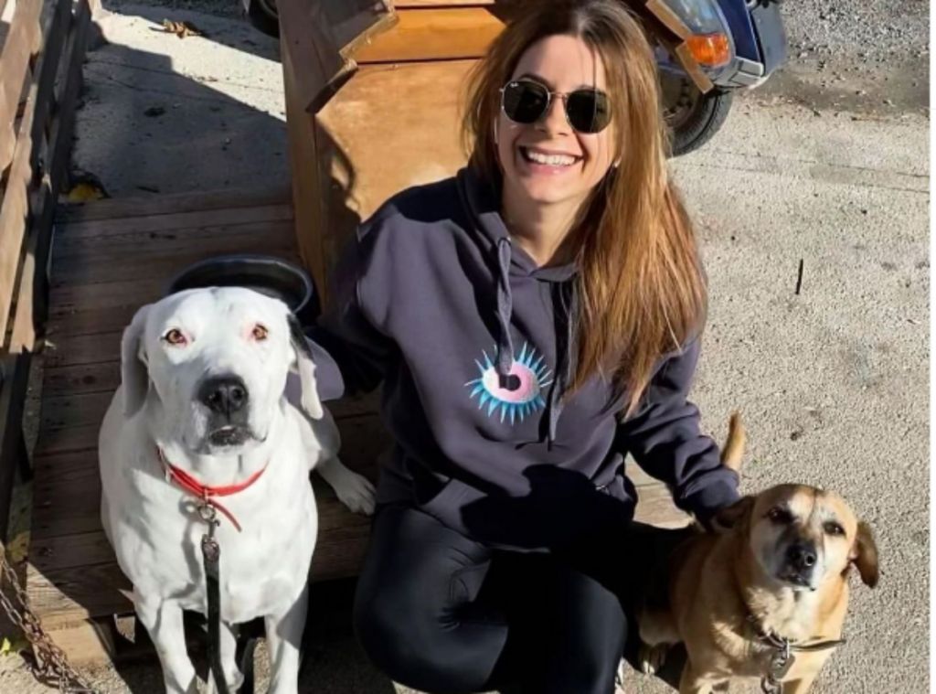 5226 by Celia Kritharioti : Το κατάλληλο φούτερ για παιχνίδια στο χιόνι