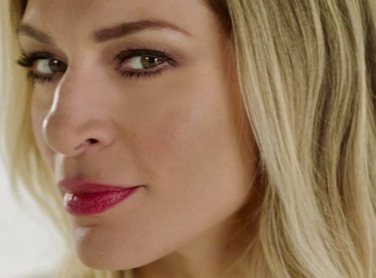 Ζέτα Δούκα σε Σμαράγδα Καρύδη: «Εντελώς λάθος να βάζεις στην ίδια ζυγαριά τα θύματα με τους θύτες»