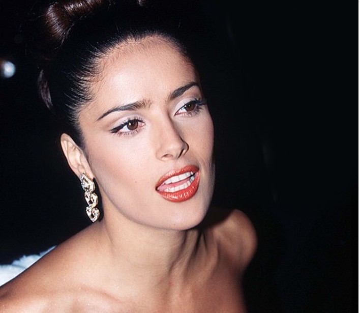 Σάλμα Χάγιεκ: Απαντά σε όσους την κατηγορούν ως προικοθήρα