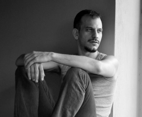 Παναγιώτης Μπρατάκος: Η πτώση των σύγχρονων «θεών» στο θέατρο