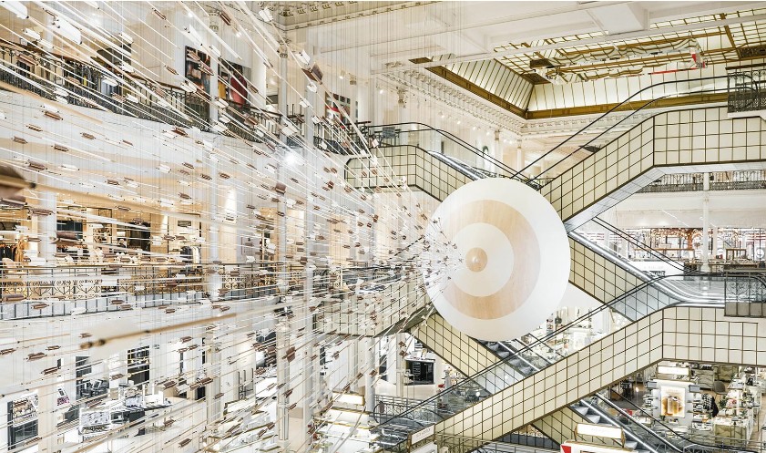 «L’Anazone Érogène», μια εντυπωσιακή εγκατάσταση στο Le Bon Marché