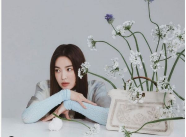 Η Song Hye-Kyo είναι η πρώτη πρέσβειρα του οίκου Fendi από τη Νότια Κορέα
