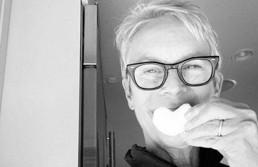 Τζέιμι Λι Κέρτις : Έβαλε στο αυτί της… ποπ κορν αντί για τα ακουστικά της