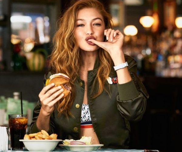 Οι συνήθειες που σαμποτάρουν μια ισορροπημένη διατροφή