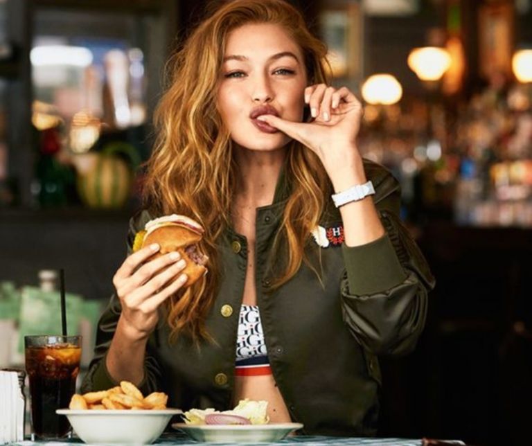 Οι συνήθειες που σαμποτάρουν μια ισορροπημένη διατροφή