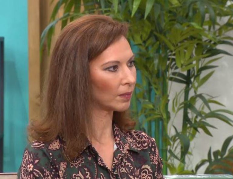 Δώρα Χρυσικού: «Η ελληνική κοινωνία έχει πληγεί από τη σιωπή, το φόβο και την ενοχή»