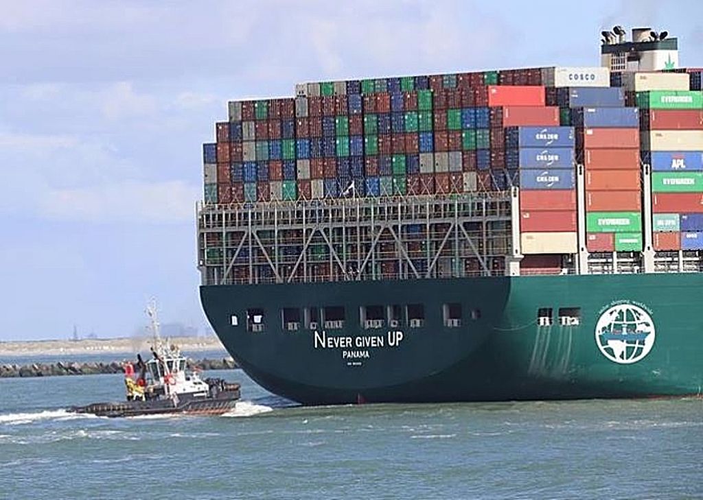 Σουέζ : Πλοίο που είναι γεμάτο με sex-toys δεν μπορεί να περάσει στην άλλη πλευρά