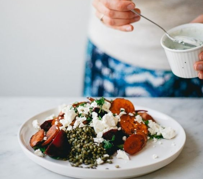 Τα διατροφικά λάθη που μας παχαίνουν στο βραδινό μας