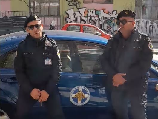 Γελοίοι συνωμοσιολόγοι καλούν τους Έλληνες να ανατρέψουν την «κατάλυση του Συντάγματος»