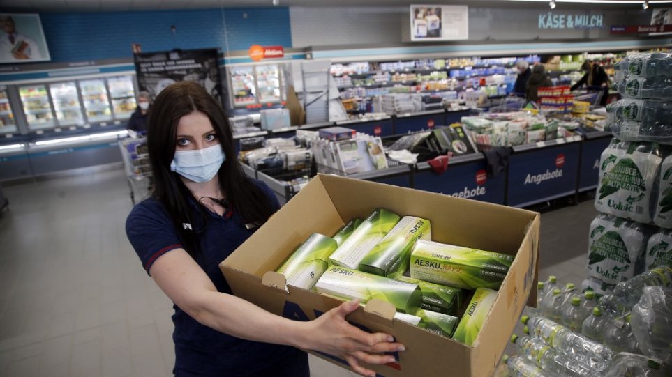 Χαμός στα γερμανικά σούπερ μάρκετ για ένα… rapid test – Εξαντλήθηκαν μέσα σε λίγες ώρες