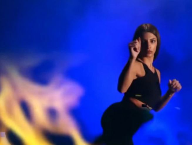 Survivor: Μαριαλένα και Σάκης χορεύουν ξέφρενα στο κέντρο της Αθήνας