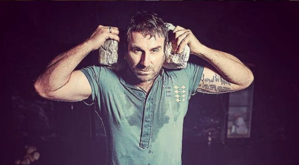 Ηλίας Βαλάσης: «Είμαι ένα κακοποιημένο παιδί, από μηδέν ετών»