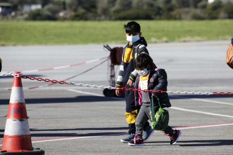 Προσφυγικό : Αναχώρηση 35 αιτούντων άσυλο από την Ελλάδα για το Όσλο