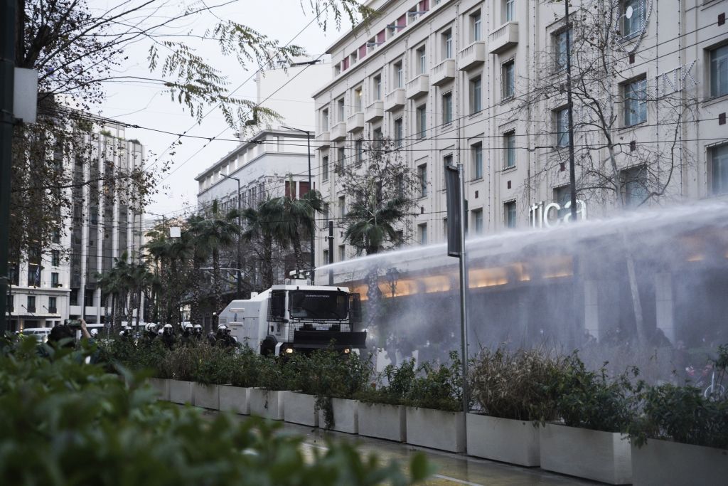 Κουφοντίνας : Αποκλειστικό βίντεο την ώρα που η «αύρα» διαλύει την πορεία