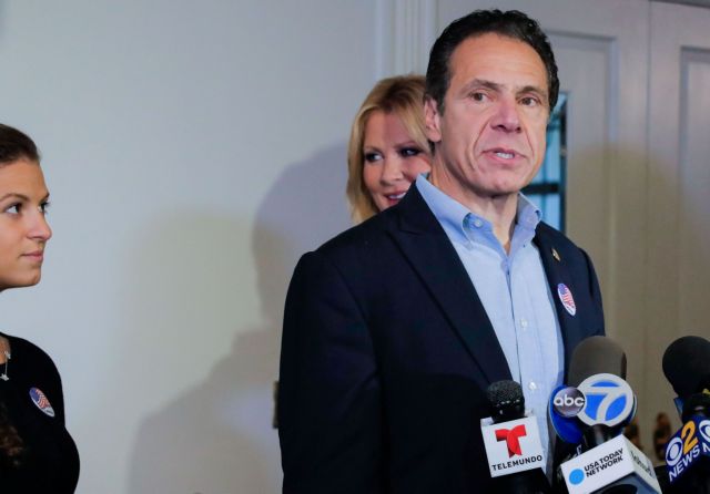Δεν παραιτείται ο κυβερνήτης της Νέας Υόρκης παρά τις καταγγελίες για σεξουαλική παρενόχληση