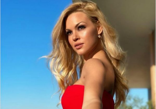 Βίκυ Κάβουρα: Η φωτογράφιση στο μπάνιο της που «έριξε» το Instagram!