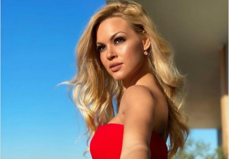 Βίκυ Κάβουρα: Η φωτογράφιση στο μπάνιο της που «έριξε» το Instagram!