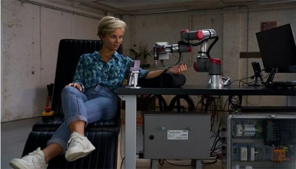 Το πρώτο τατουάζ στον κόσμο από ρομπότ μέσω δικτύου 5G