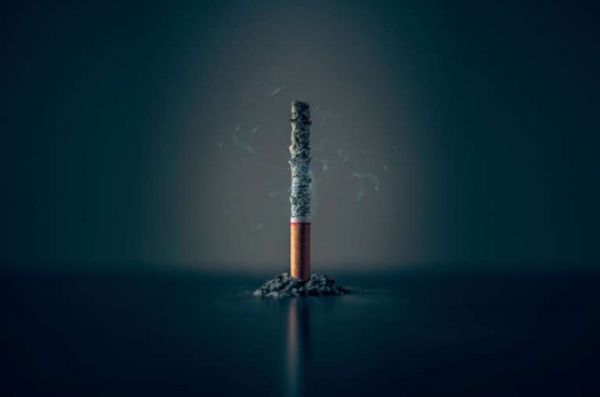 Bloomberg : Οι καπνιστές μπορεί να εξαφανιστούν μέσα σε λίγα χρόνια, εκτιμούν αναλυτές