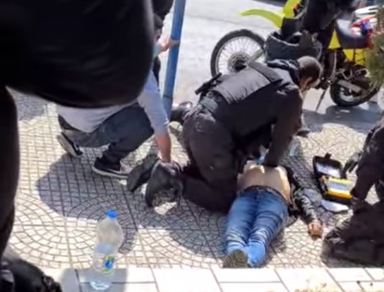 Αυτοί οι αστυνομικοί δεν δέρνουν – Αυτοί οι αστυνομικοί σώζουν ζωές [συγκλονιστικό βίντεο]