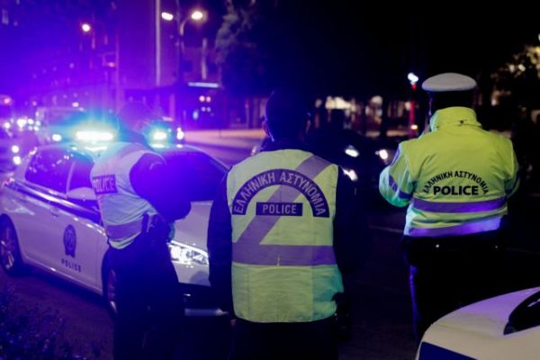 Απαγόρευση κυκλοφορίας : «Ποιος θα πληρώνει τα τηλέφωνα των αστυνομικών στους ελέγχους;»