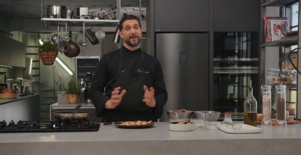 Τα μυστικά για τέλεια ομελέτα από τον Πάνο Ιωαννίδη