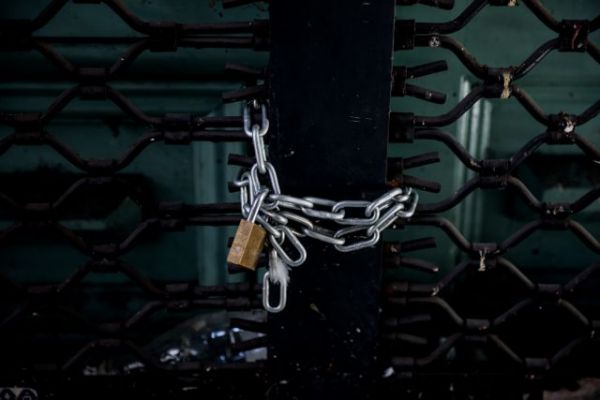 Αντιπαράθεση Mηταράκη – Θεοχαρόπουλου για πανδημία και Κουφοντίνα