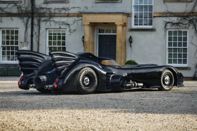 Ο Μπάτμαν πουλάει το αυτοκίνητο του – Μήπως θέλετε να το αγοράσετε;