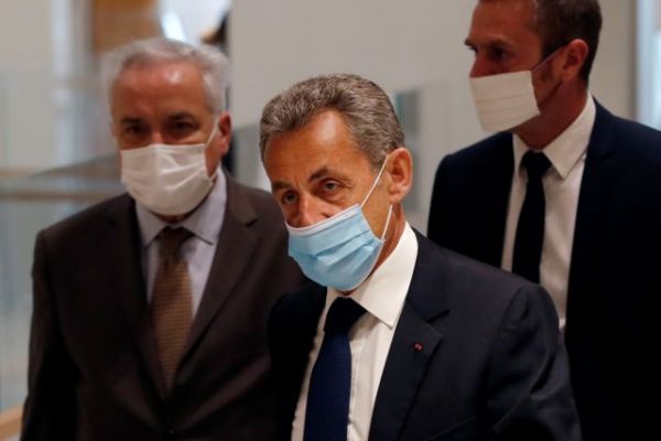 Σαρκοζί : Δεν θα οδηγηθεί στη φυλακή – Με «βραχιολάκι» σε κατ’ οίκον περιορισμό