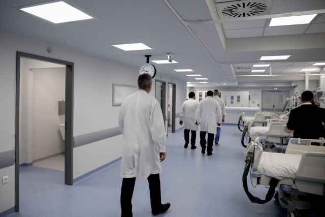 Κοροναϊός : Δραματικές ώρες στις ΜΕΘ των νοσοκομείων της Αττικής - «Να αξιοποιηθούν οι εφεδρείες»