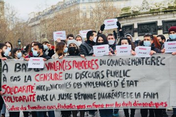 «Πονάω, ως εδώ» – Πορεία αλληλεγγύης στη Γαλλία για την αστυνομική βία στην Ελλάδα