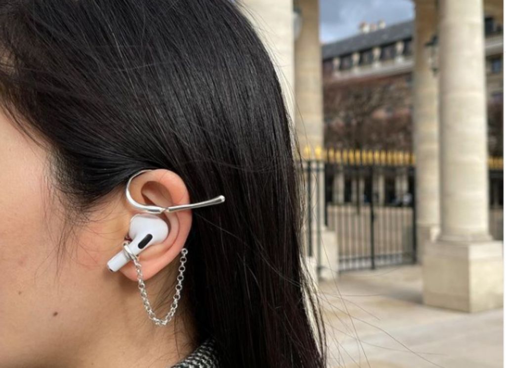 Όμορφα και επώνυμα αξεσουάρ Airpods, ώστε να μην τα χάνετε ποτέ