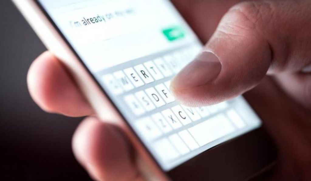 Νιώθετε πως σας… απατούν; Έτσι θα τσακώσετε τον άπιστο σύντροφό σας