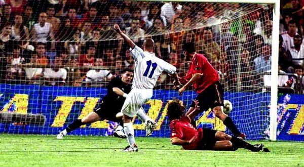 18 χρόνια απ’ το γκολ του Στέλιου: Γιατί έπαψες Ελλάδα να θυμίζεις