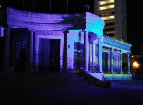 25η Μαρτίου 1821 : Η υφήλιος στα χρώματα της γαλανόλευκης