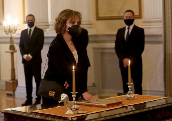 ΤτΕ: Ορκίστηκε υποδιοικήτρια η Χριστίνα Παπακωνσταντίνου