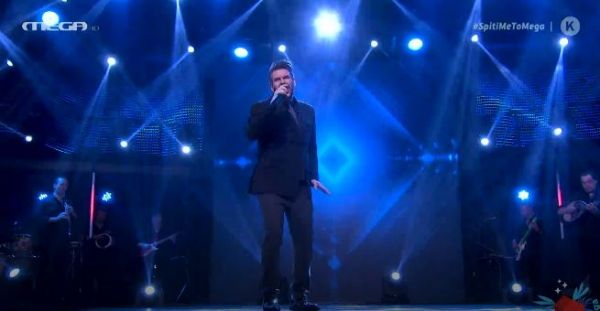 Ο Πάνος Κιάμος «Σφύριξε κι έληξε»