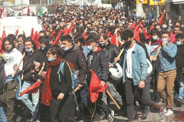 Στη φάση του παλιμπαιδισμού