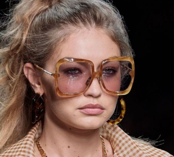 Η απόλυτη τάση της μόδας στα γυαλιά ηλίου που θα λατρέψεις