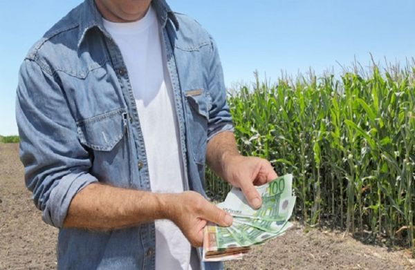 Συνδεδεμένες ενισχύσεις: Από το απόγευμα η πίστωση στους τραπεζικούς λογαριασμούς